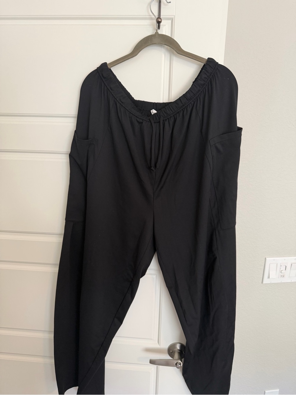 HALARA Black Harem-Style Jogger with Drawstring Waist